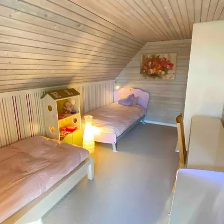 Cozy Loghouse With Sauna Near A Great Sandy Vakantiehuis *
