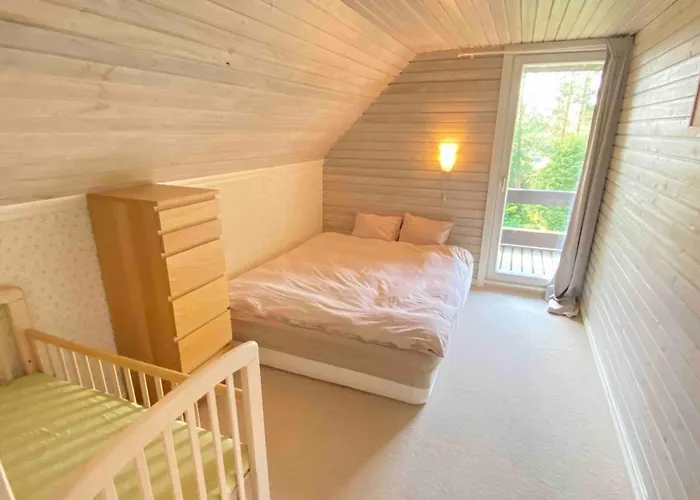 Cozy Loghouse With Sauna Near A Great Sandy Ferienhaus